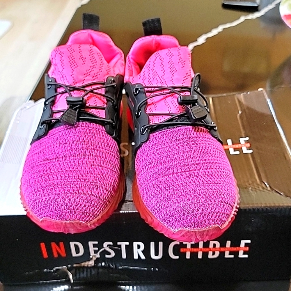 Steel toe shoes
